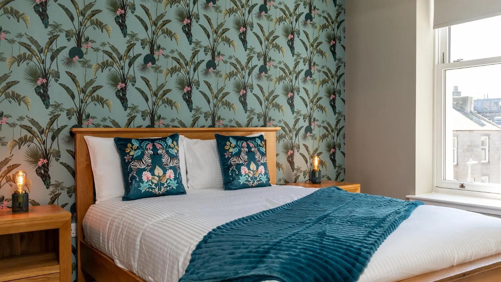 Central Comfort And Explore Nearby Cafes Aberdeen