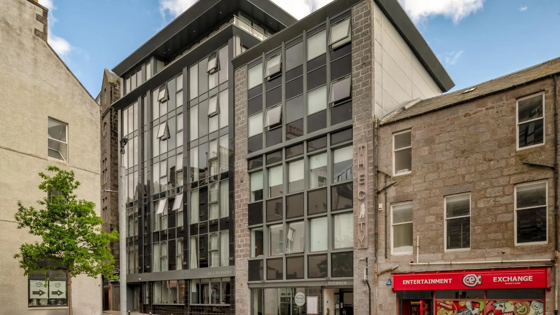 Central Comfort And Explore Nearby Cafes Aberdeen Regno Unito